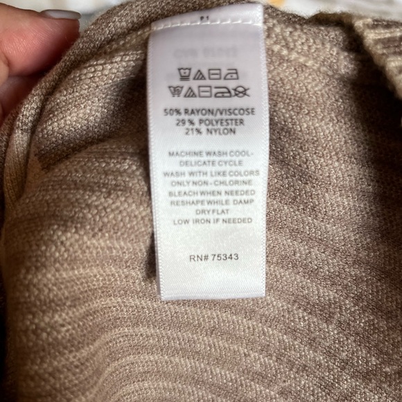 Women’s Adrienne Vittadini sweater-Size Small - Picture 4 of 4